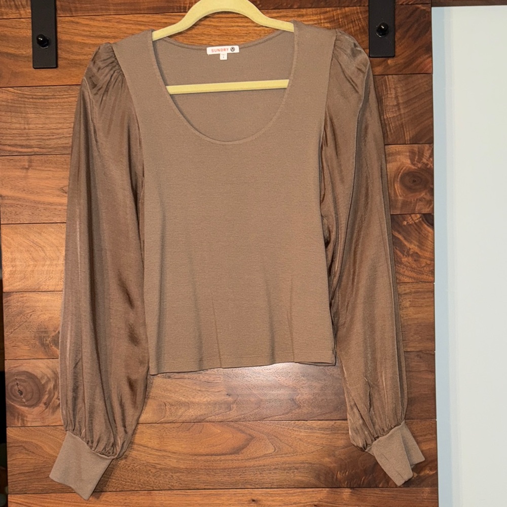 Sundry top